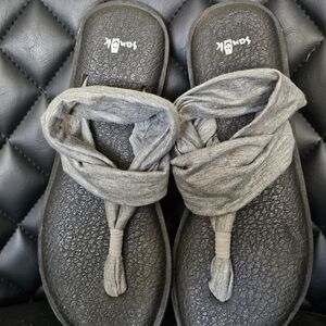 Sanuk Gray Women's Flip-Flops